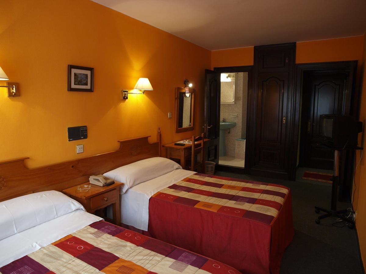 Hotel Paris Gijon Bagian luar foto